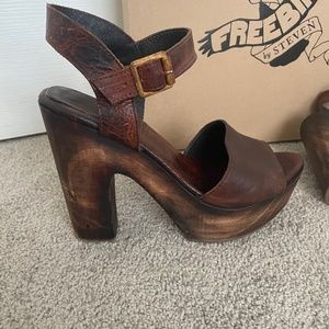 Freebird platform sandal